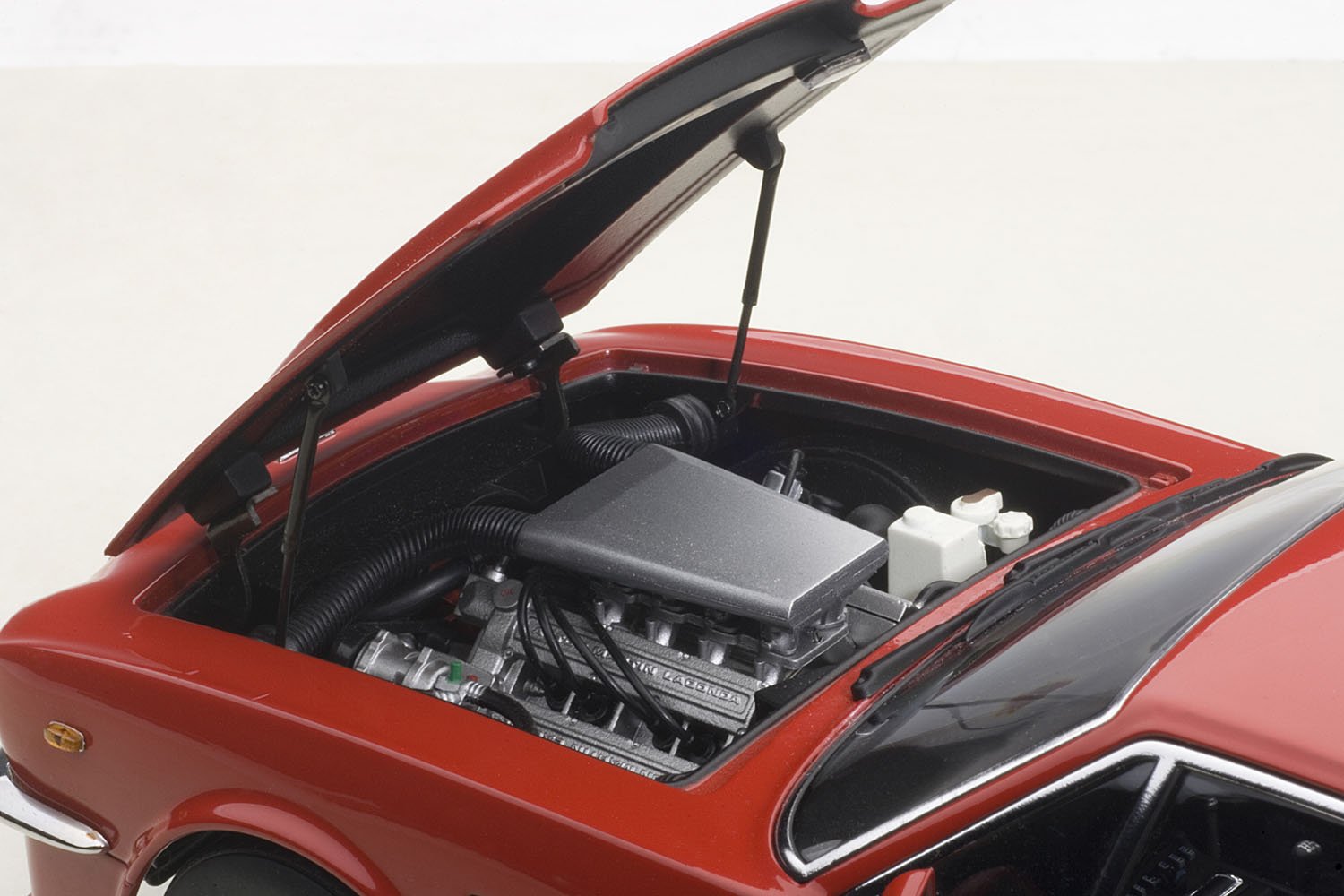 Amazon | AUTOart 1/18 アストンマーチン V8 ヴァンテージ 1985